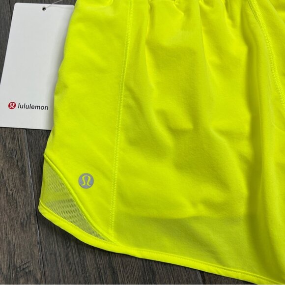 Lululemon NWT Hotty Hot Low-Rise Lined Short 4" Electric Lemon - Picture 4 of 9